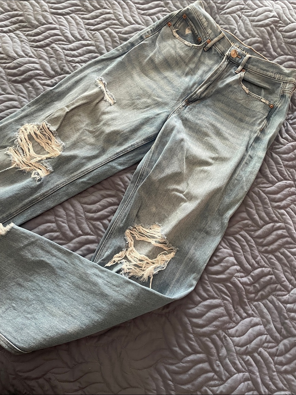 American Eagle Outfitters Light Wash Distressed Boyfriend Jeans